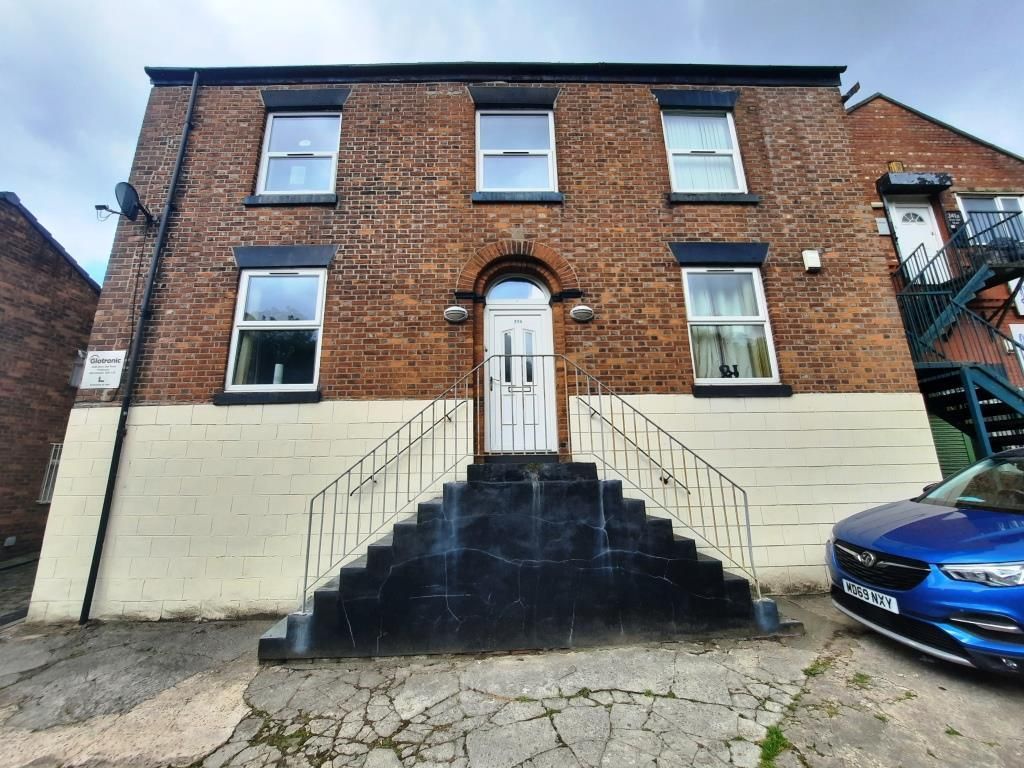 2 bed flat to rent in Bury Old Road, Prestwich, Manchester M25 Zoopla