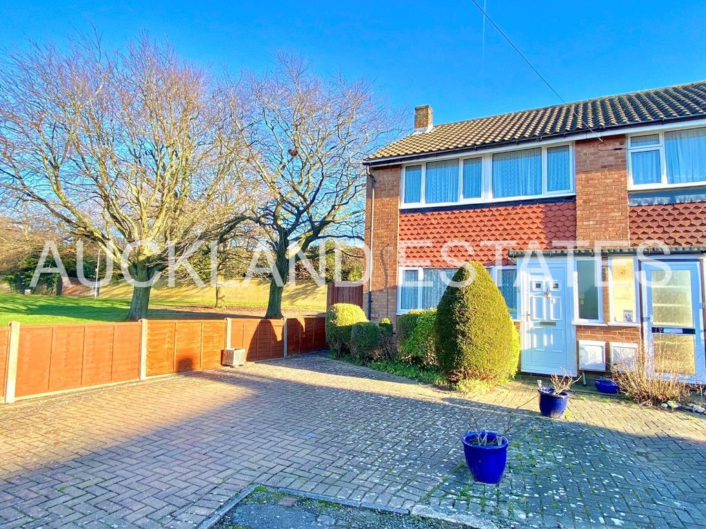 3 bed end terrace house for sale in Otways Close, Potters Bar EN6, £