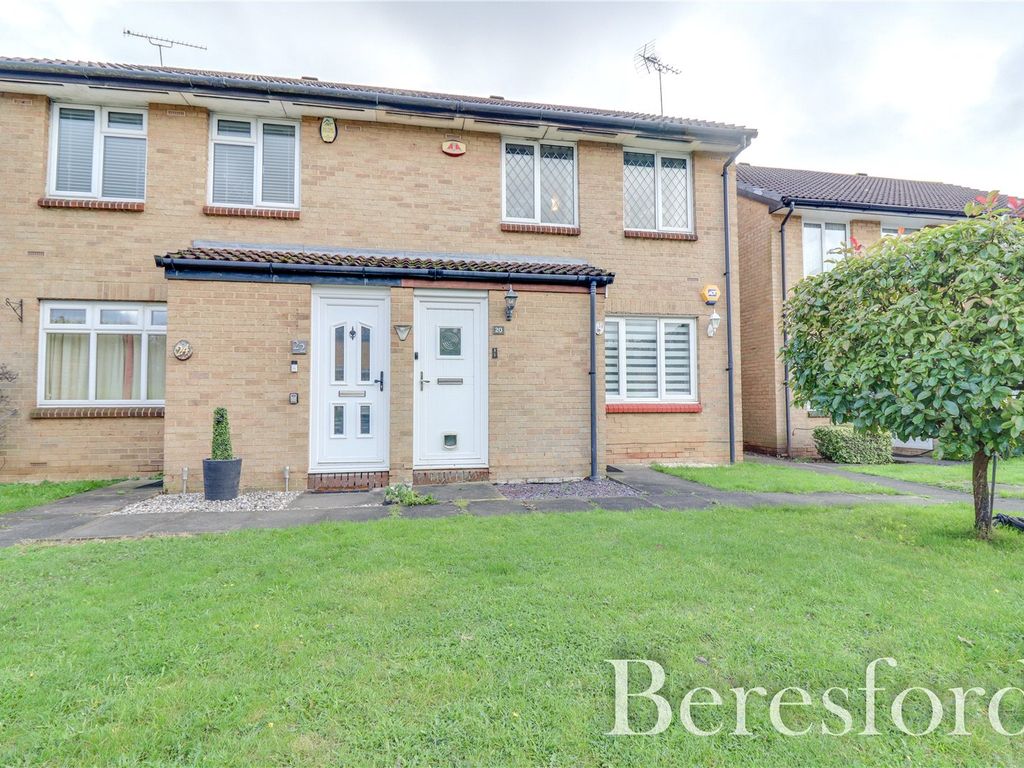 1 bed for sale in Cornflower Way, Romford RM3, £250,000 Zoopla
