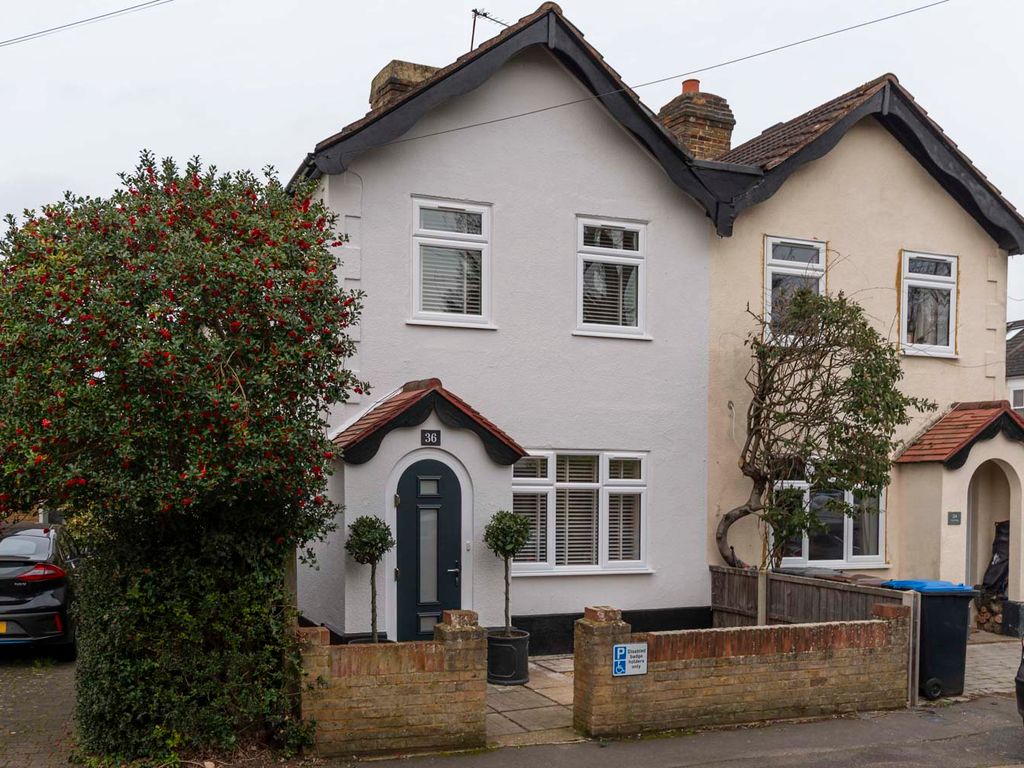 3 bed semidetached house for sale in Grove Road, Chertsey KT16, £