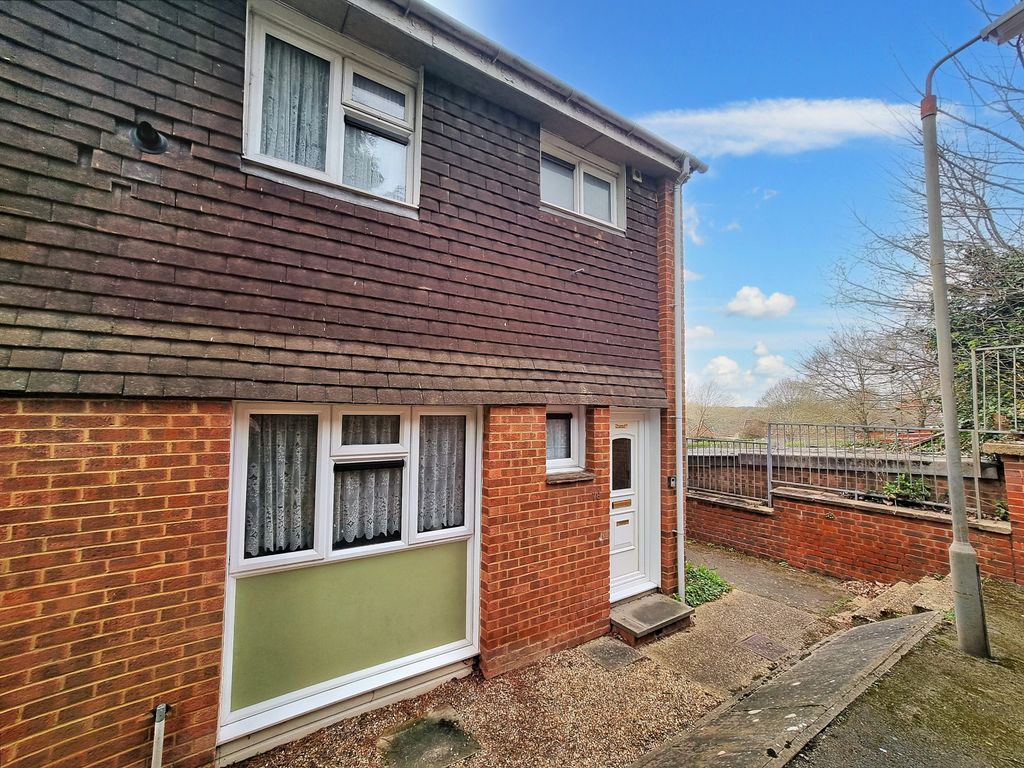 3 bed end terrace house for sale in Clover Road, Guildford GU2 Zoopla