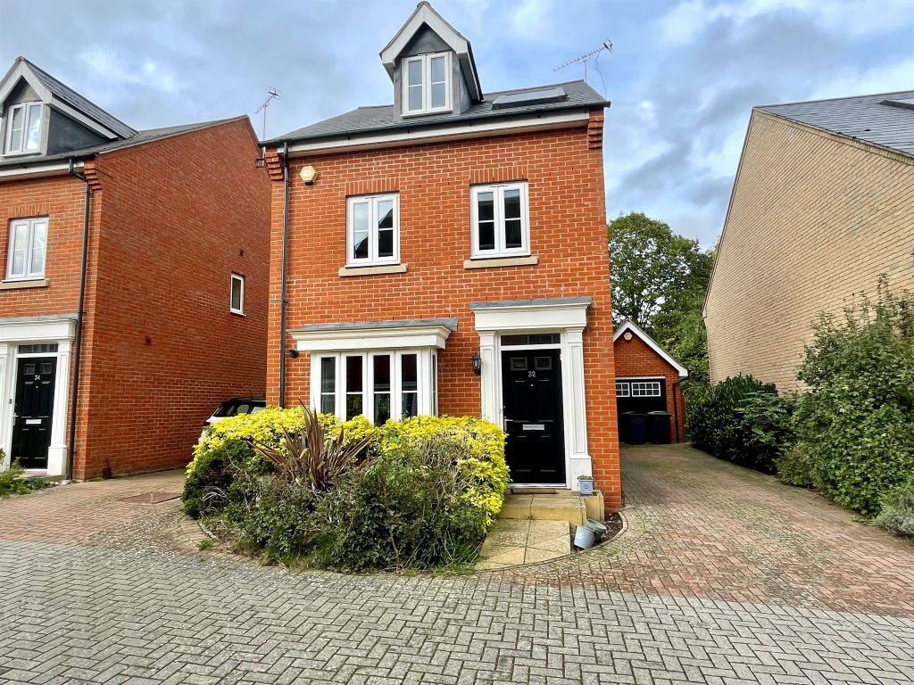 4 bed detached house for sale in Allard Way, Saffron Walden CB11, £