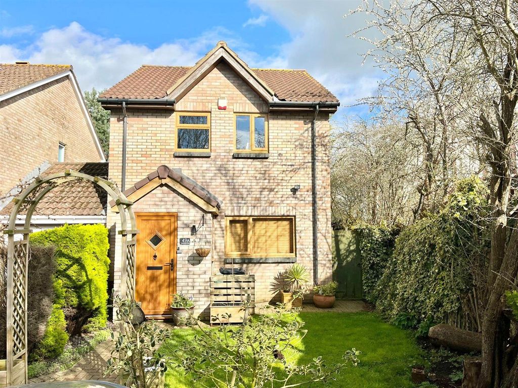 3 bed linkdetached house for sale in Kennmoor Close, Warmley, Bristol