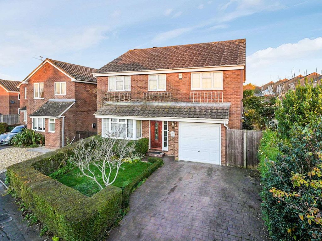 5 bed detached house for sale in Liskeard Way, Freshbrook, Swindon SN5