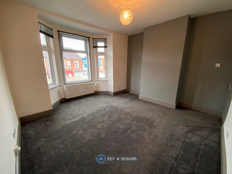 1 bed flat to rent in Levenshulme, Manchester M19, £900 pcm Zoopla