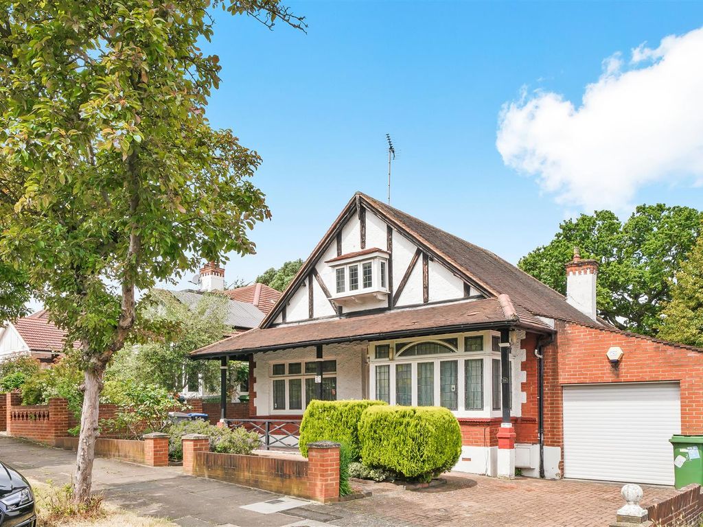 3 bed detached bungalow for sale in Park Chase, Wembley HA9, £699,950 Zoopla