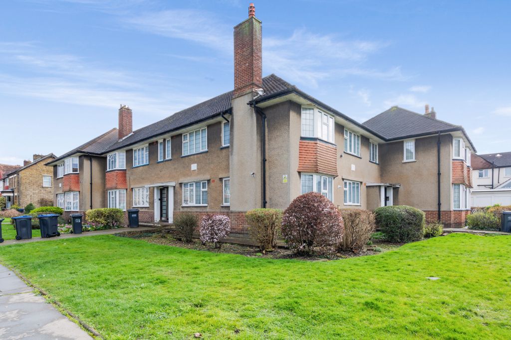 2 bed flat for sale in Warwick Road, Thornton Heath CR7, £300,000 Zoopla