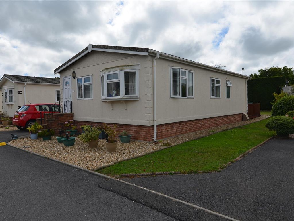2 bed mobile/park home for sale in Carmarthen Road, Kilgetty SA68 Zoopla
