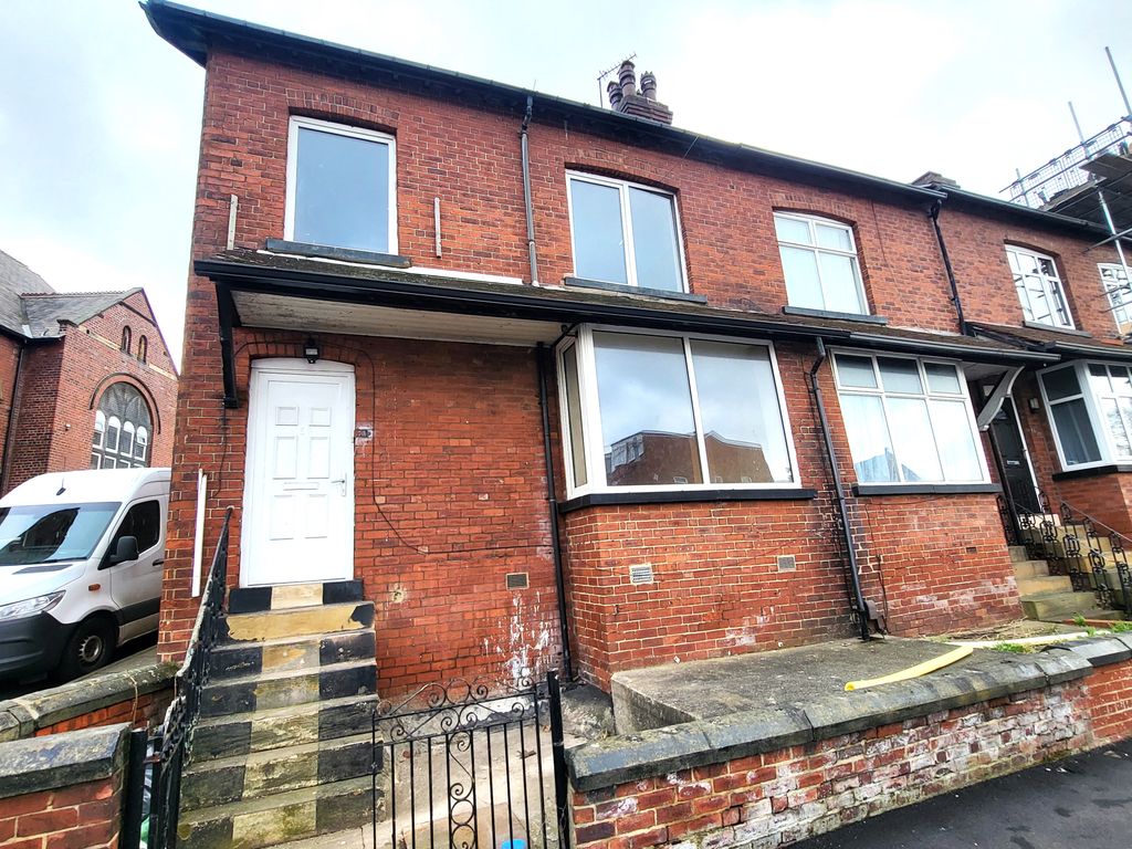 5 bed end terrace house for sale in Harehills Road, Harehills LS8, £