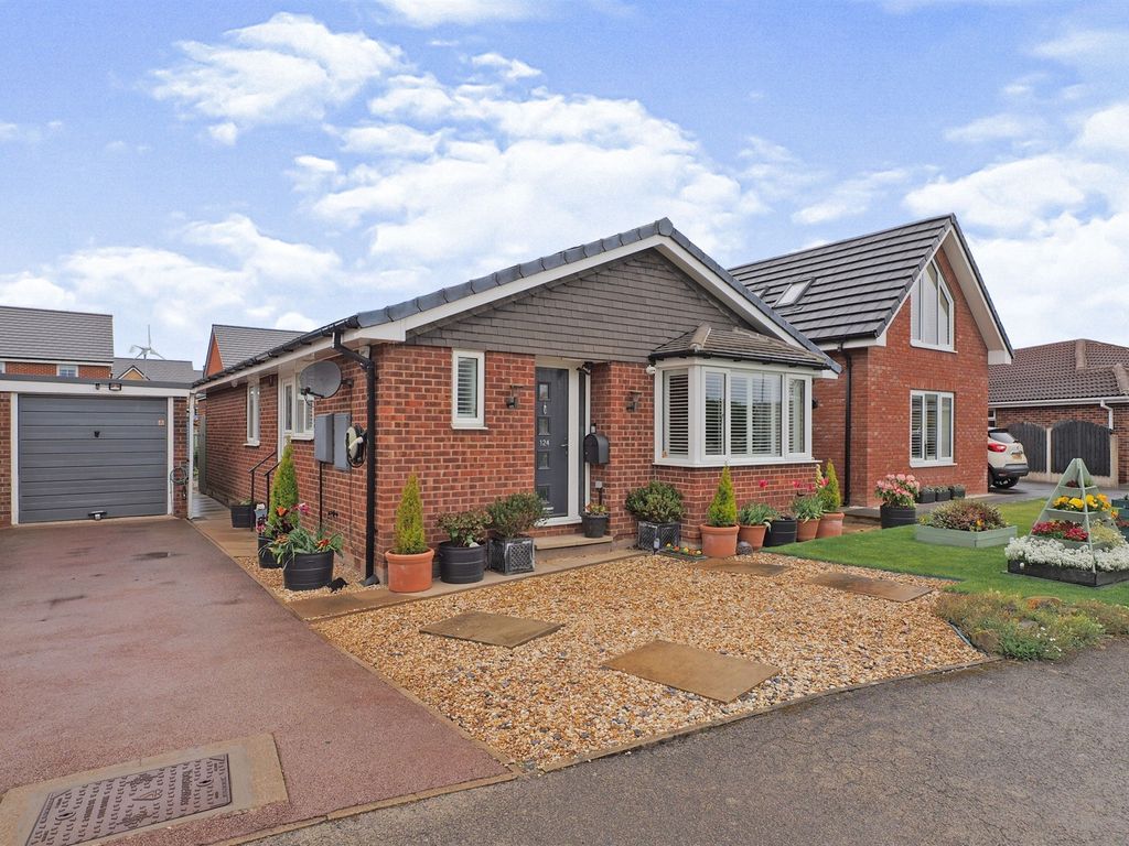 3 bed detached bungalow for sale in Applehaigh View, Royston, Barnsley
