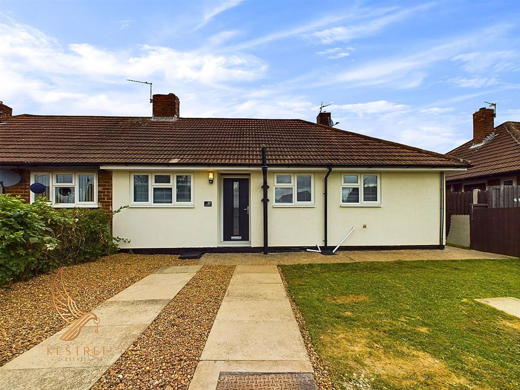 2 bed semidetached bungalow for sale in Rose Avenue, Upton, Pontefract
