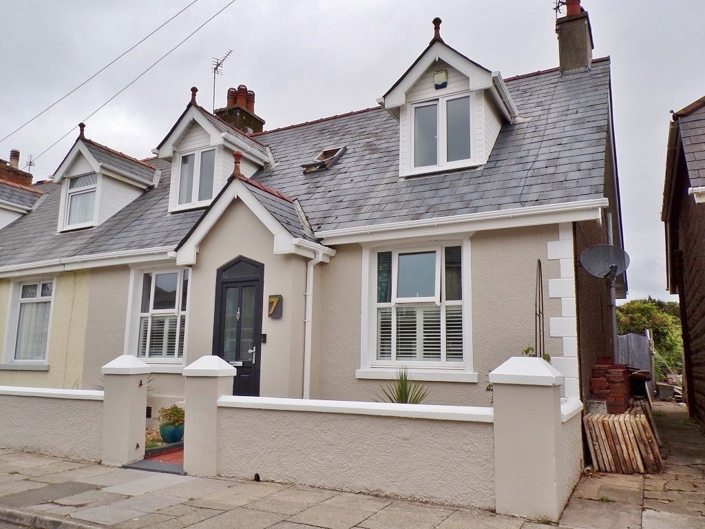4 bed semidetached bungalow for sale in Lewis Place, Porthcawl CF36