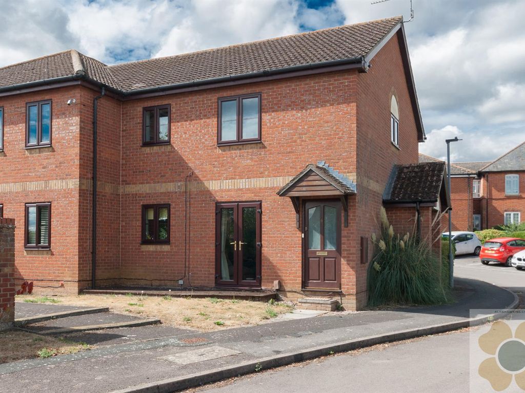 2 bed flat for sale in The Maltings, Royal Wootton Bassett, Swindon SN4