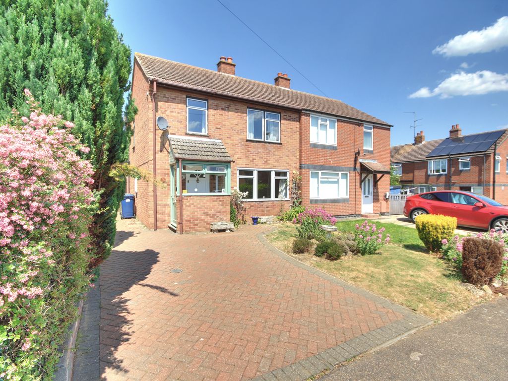 3 bed semidetached house for sale in Windmill Close, Ellington