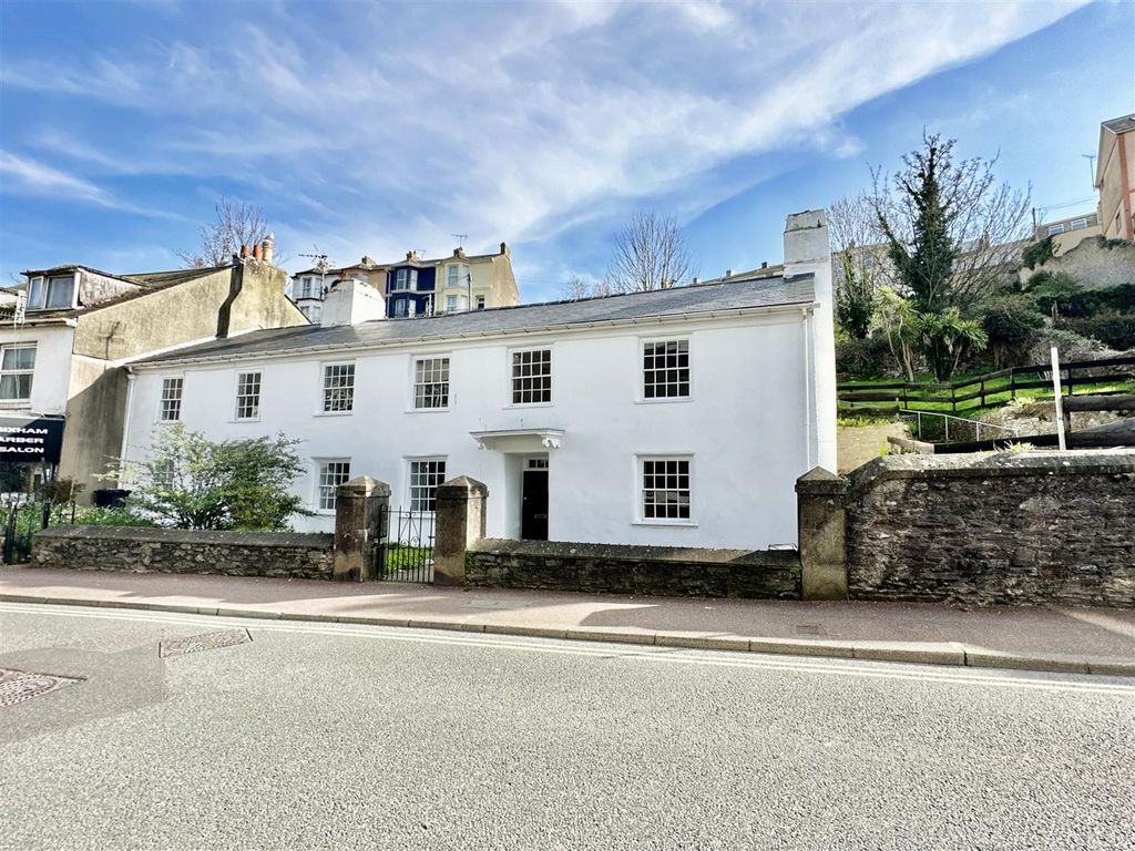 3 bed end terrace house for sale in Bolton Street, Central Area