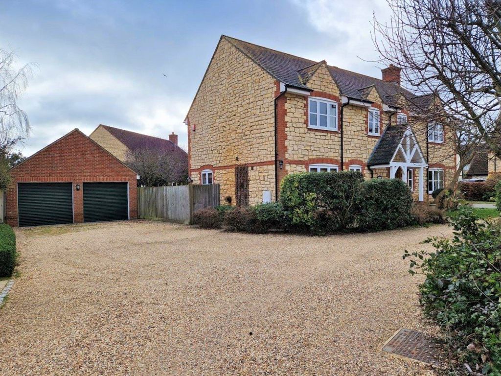 5 bed detached house for sale in Stanford In The Vale, Faringdon
