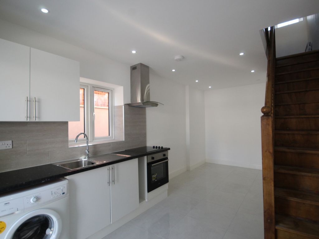 1 bed end terrace house to rent in Torrington Road, Perivale, Middlesex