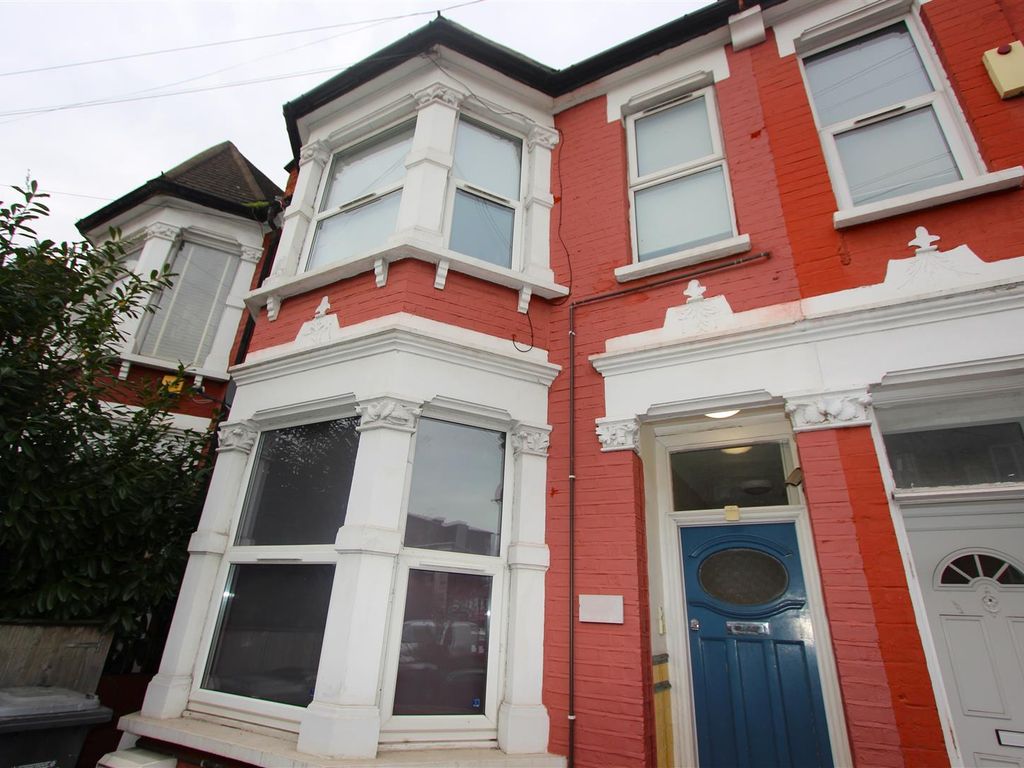 2 bed flat to rent in Westbury Avenue, Wood Green N22, £1,950 pcm Zoopla