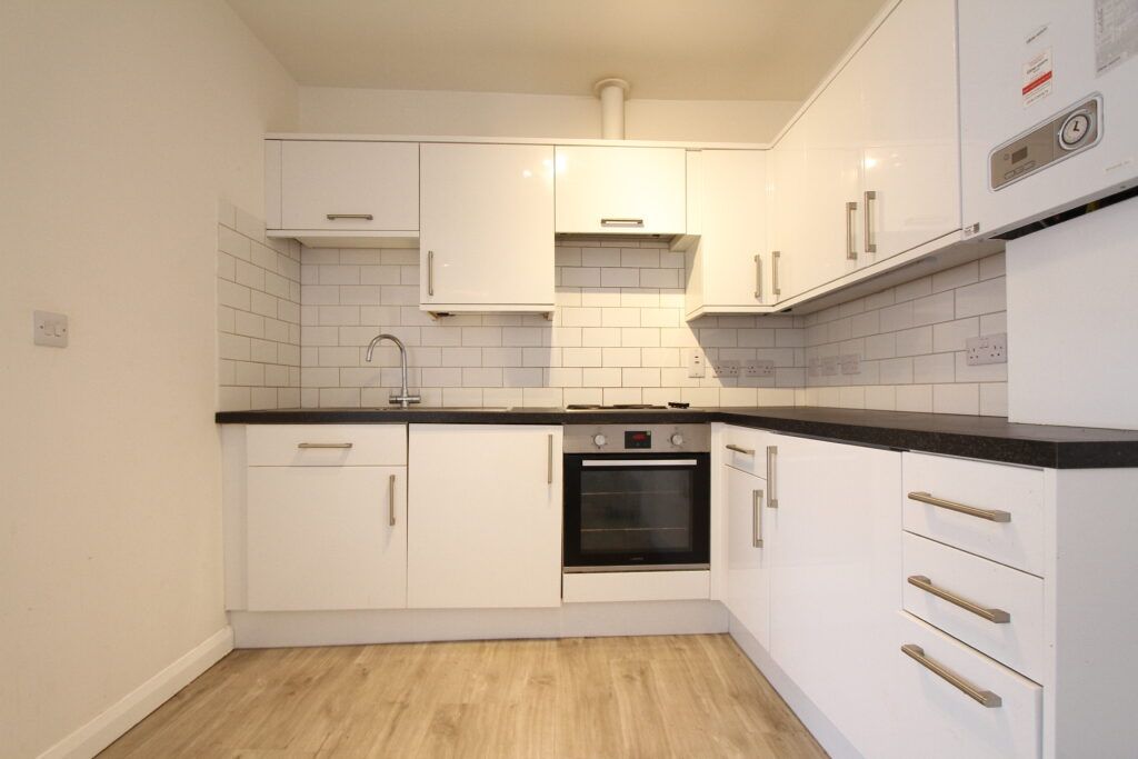 Studio to rent in Parsons Street, Banbury OX16, £675 pcm Zoopla