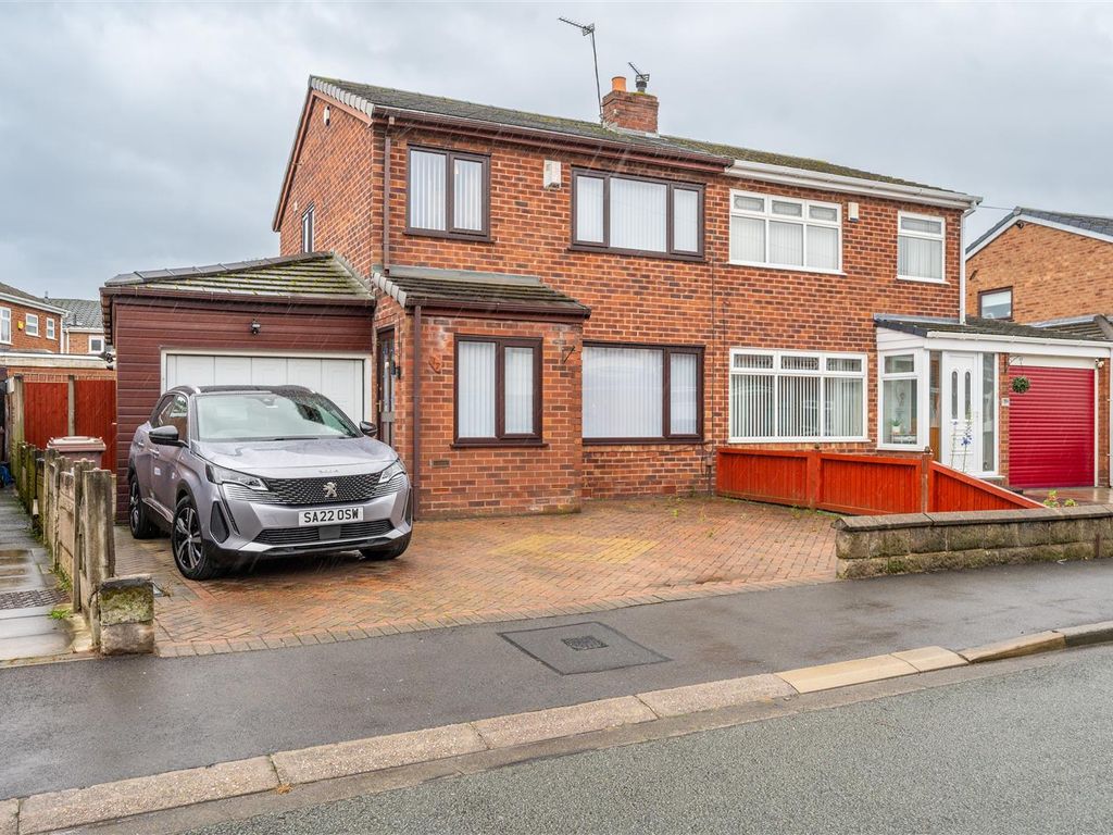 3 bed semidetached house for sale in Farndon Avenue, Sutton Manor, St