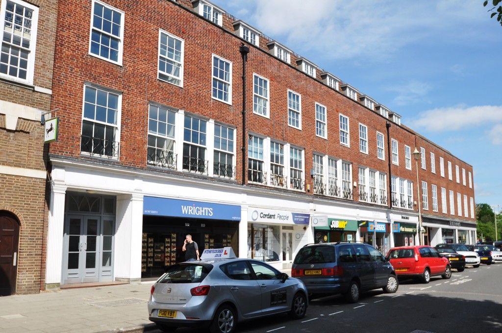 1 bed flat to rent in Stonehills, Welwyn Garden City AL8, £1,000 pcm