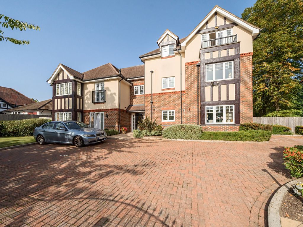 2 bed flat for sale in Argent House, The Avenue, Hatch End, Pinner
