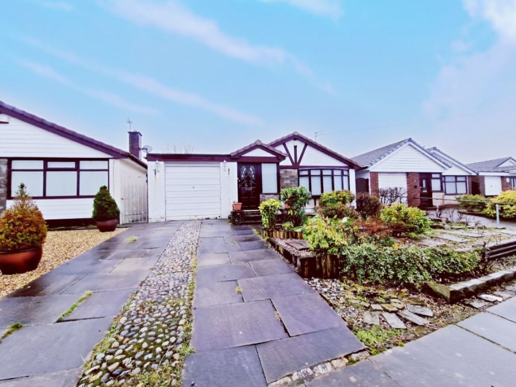 3 bed property to rent in Hillsborough Drive, Bury BL9, £1,200 pcm Zoopla