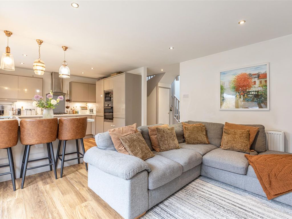 4 bed semidetached bungalow for sale in Foxlake Road, Byfleet, West