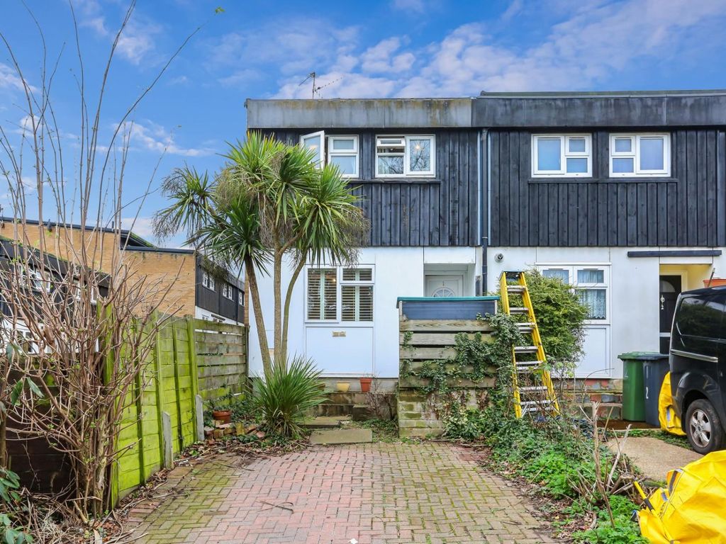 3 bed property for sale in Owens Way, London SE23, £425,000 Zoopla