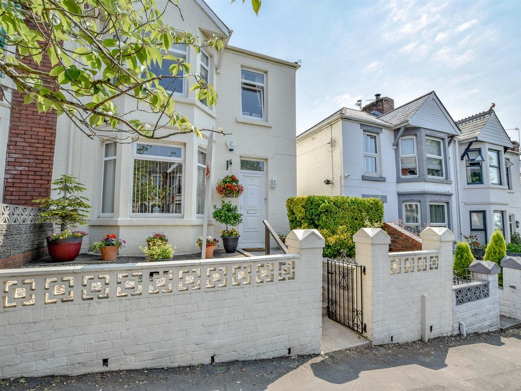 3 bed semidetached house for sale in Tynewydd Road, Barry CF62 Zoopla