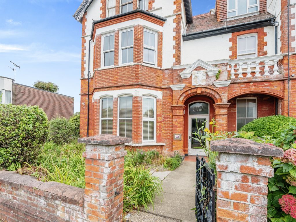 2 bed flat for sale in 22 Victoria Drive, Bognor Regis PO21, £180,000