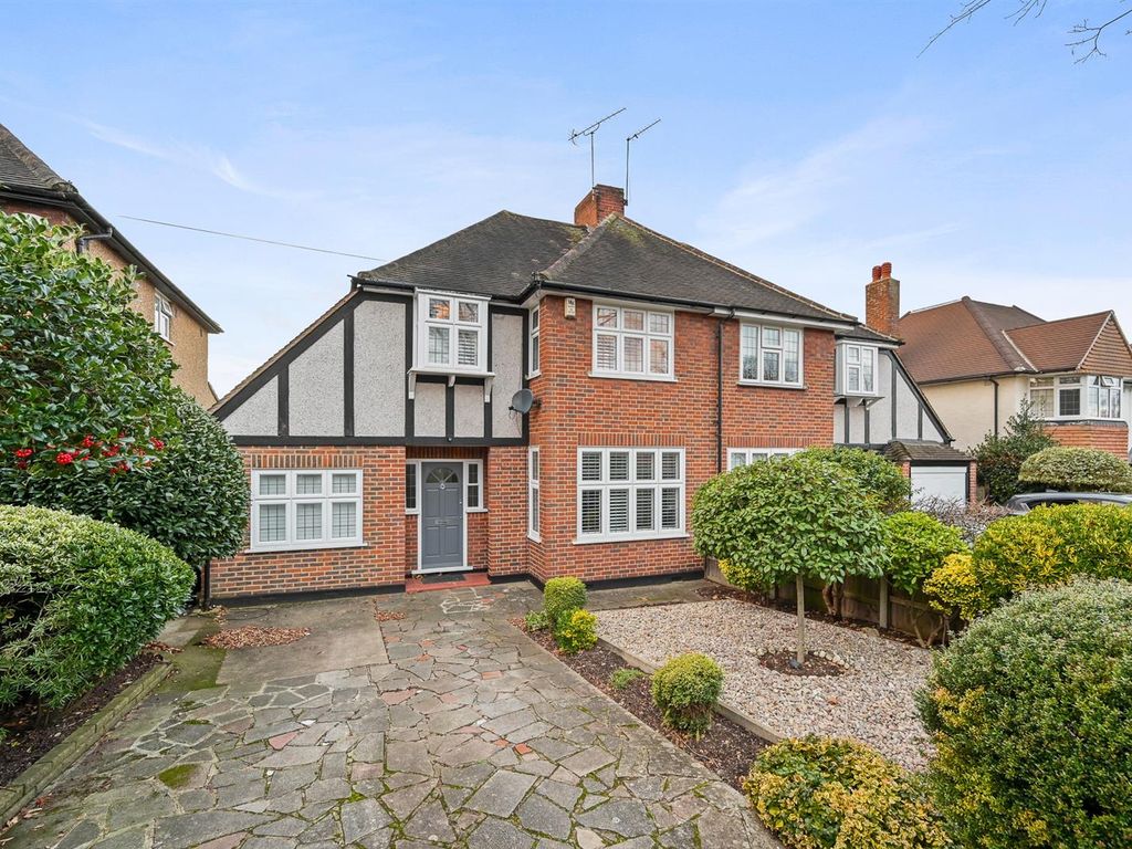 3 bed semidetached house to rent in Carlisle Road, Sutton SM1, £2,750