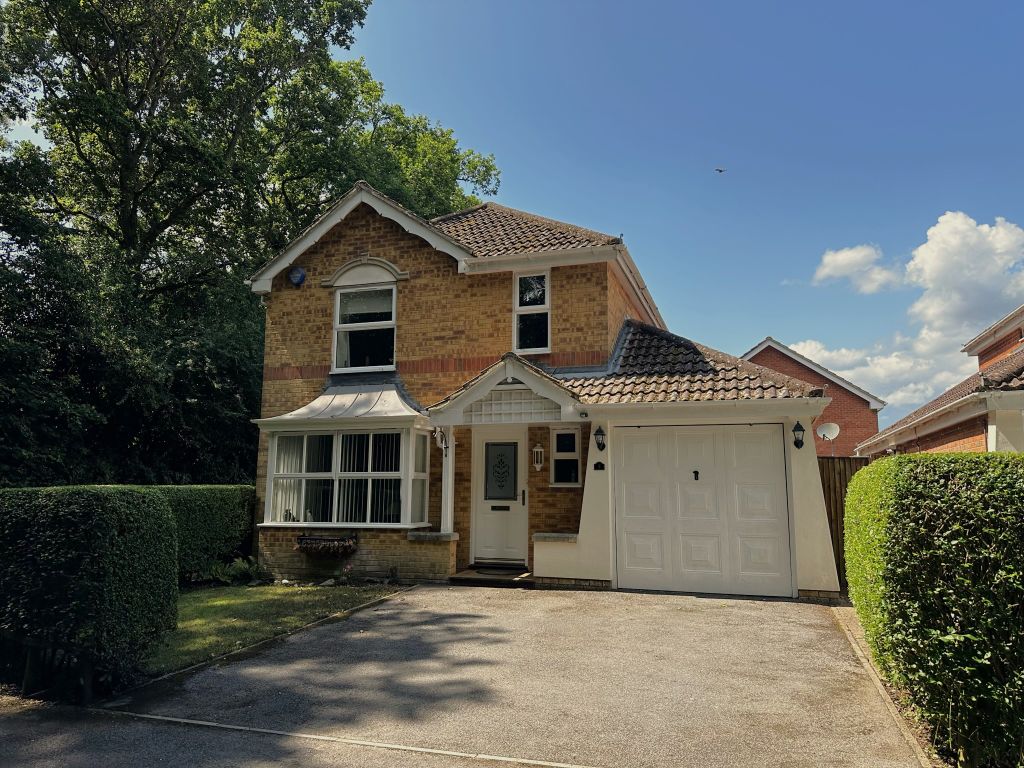 4 bed detached house for sale in Morris Close, Dibden, Southampton SO45