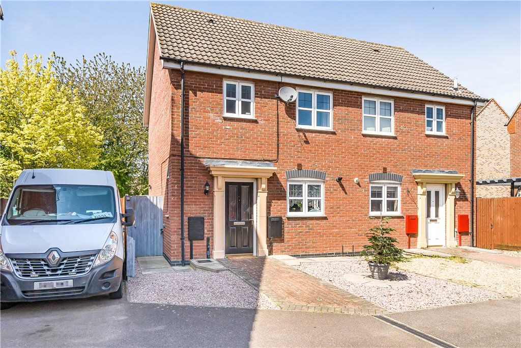 3 bed semidetached house for sale in Bruce Close, Spalding