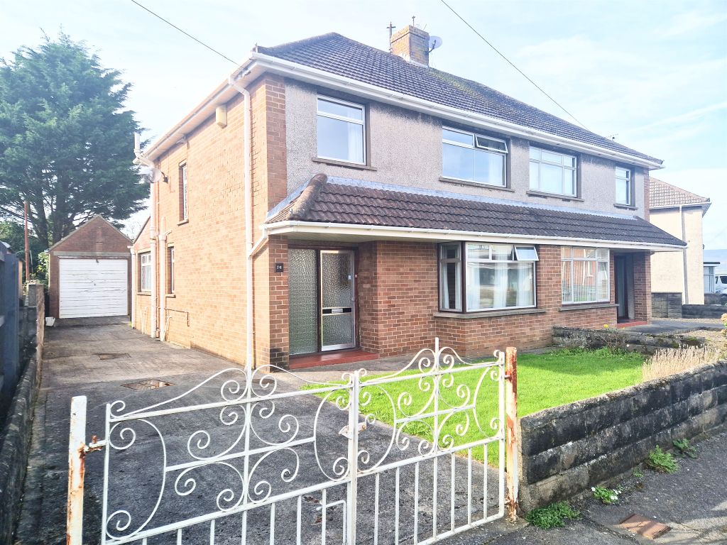 3 bed semidetached house for sale in Heol Maendy, North Cornelly