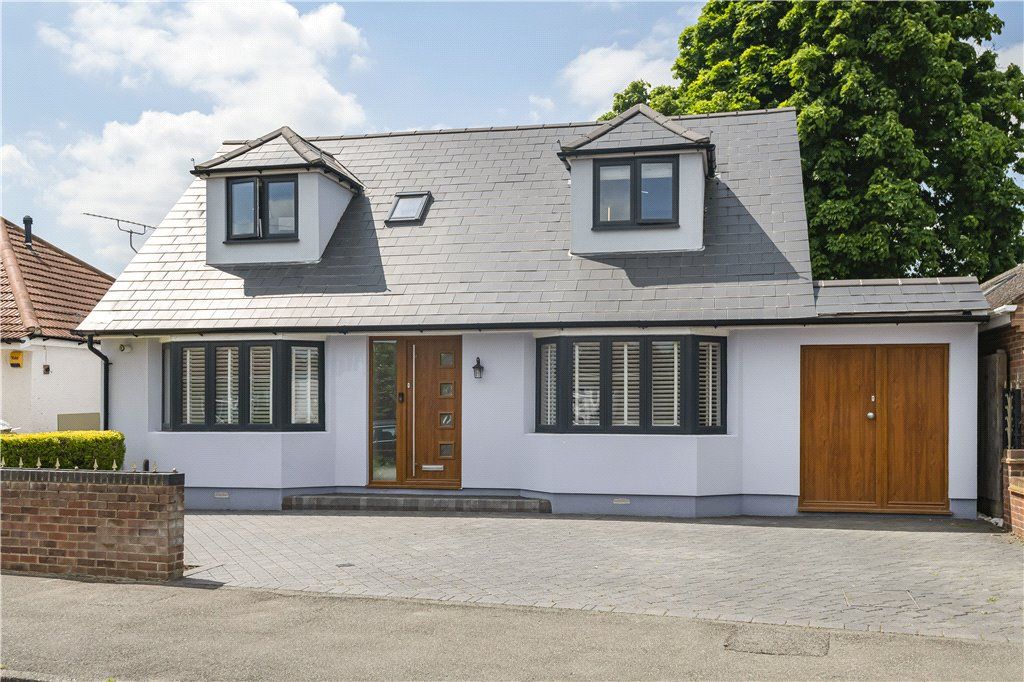 5 bed bungalow for sale in Avondale Avenue, StainesUponThames, Surrey