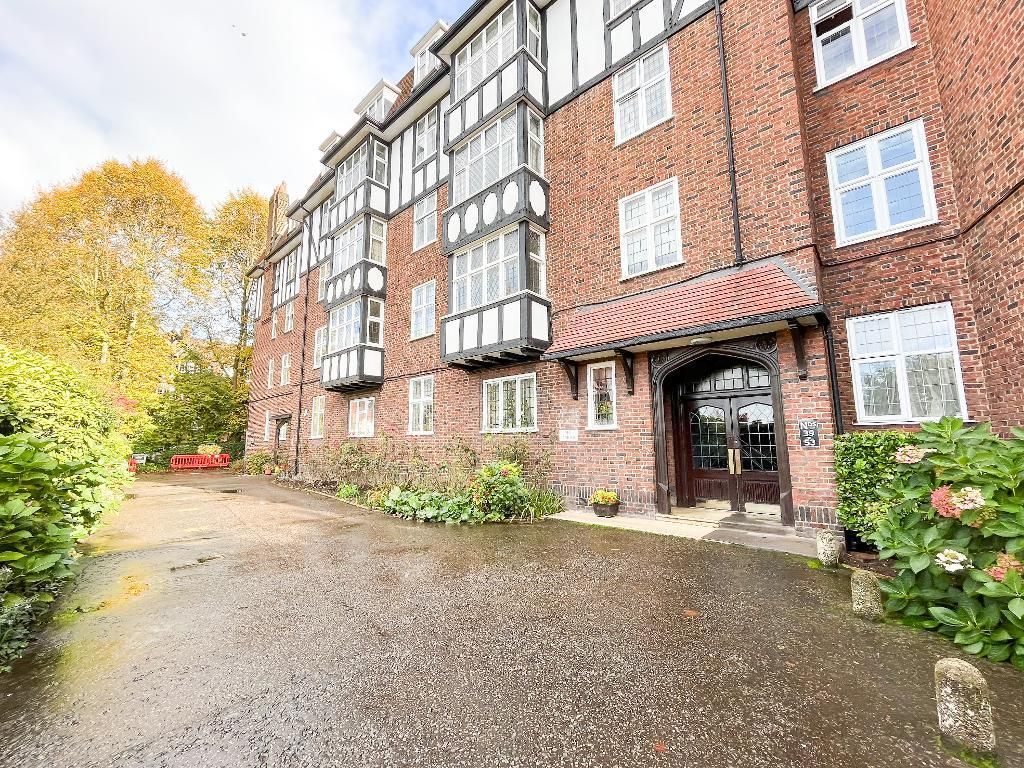 2 bed flat for sale in Wendover Court, Finchley Road, London NW2, £