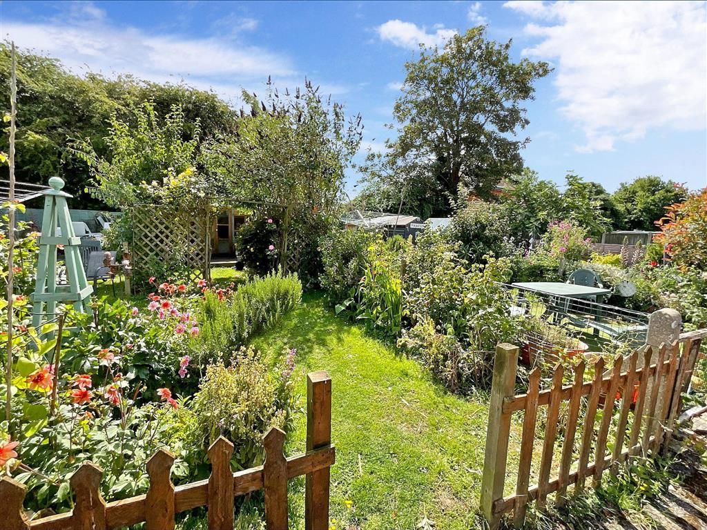 2 bed for sale in Preston Road, Manston, Ramsgate, Kent CT12, £195,000 Zoopla