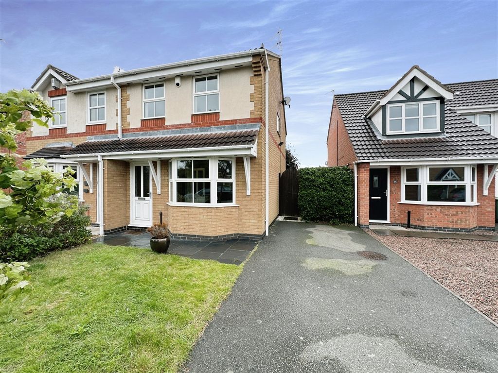 3 bed semidetached house for sale in Lancelot Close, Leicester Forest