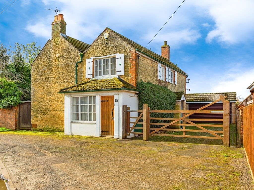 4 bed detached house for sale in Carlow Road, Ringstead, Kettering NN14