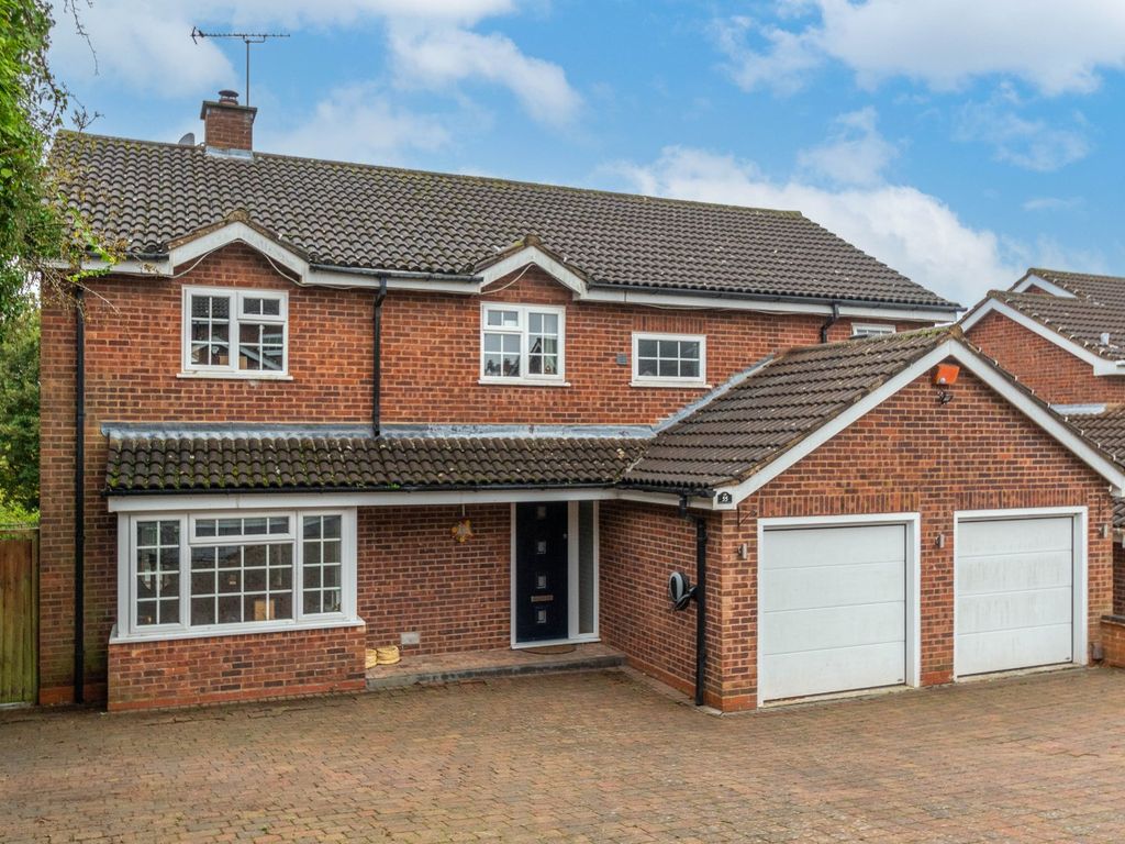 5 bed detached house for sale in Cranham Close, Redditch