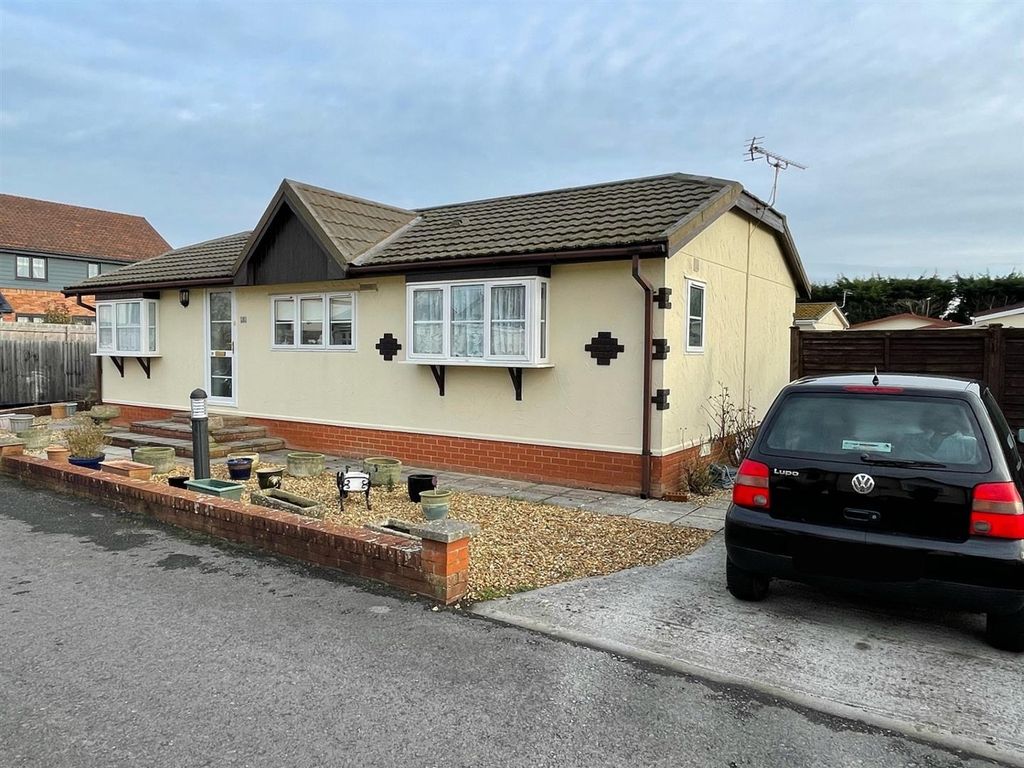 2 bed mobile/park home for sale in Claremont Park, Berrow, BurnhamOn