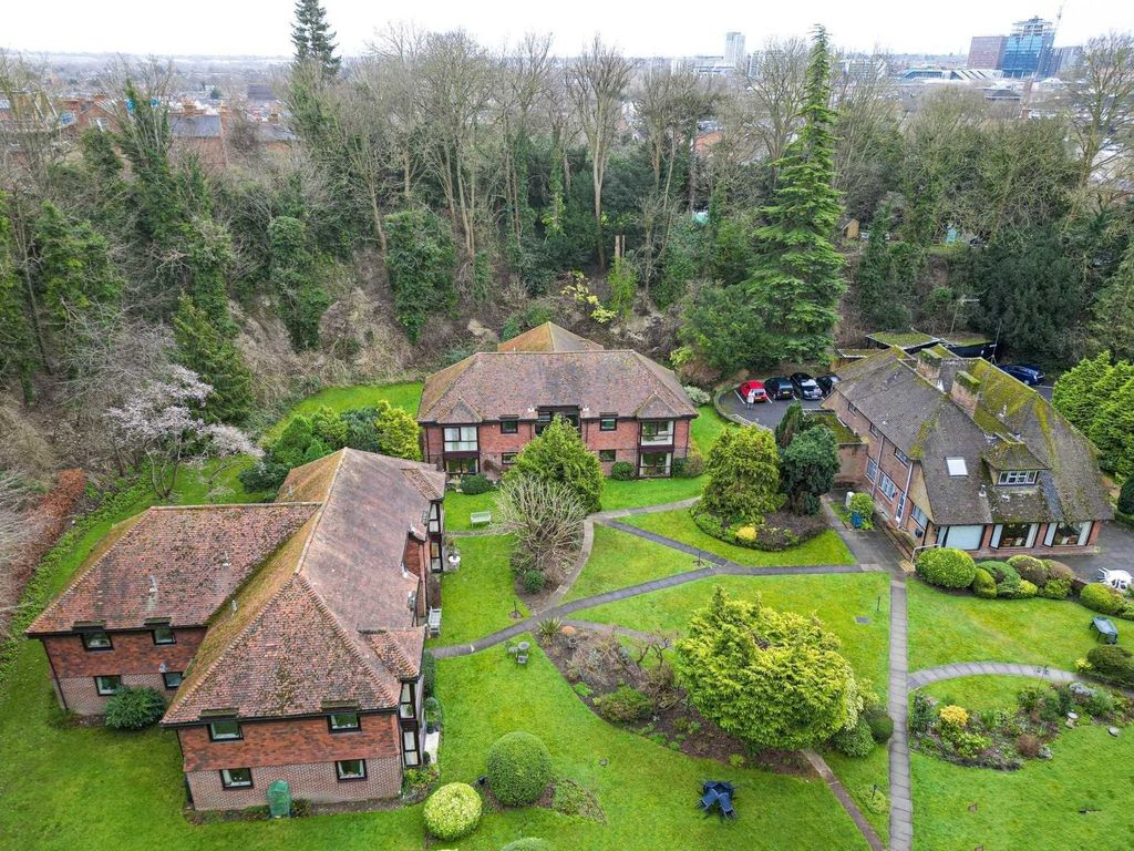 1 bed flat for sale in Woodrow Court, Caversham RG4, £150,000 Zoopla