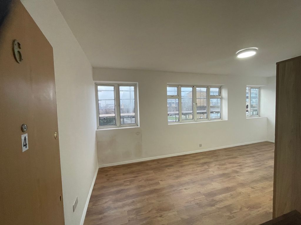 Studio to rent in Montagu Road, Edmonton N9, £1,005 pcm Zoopla