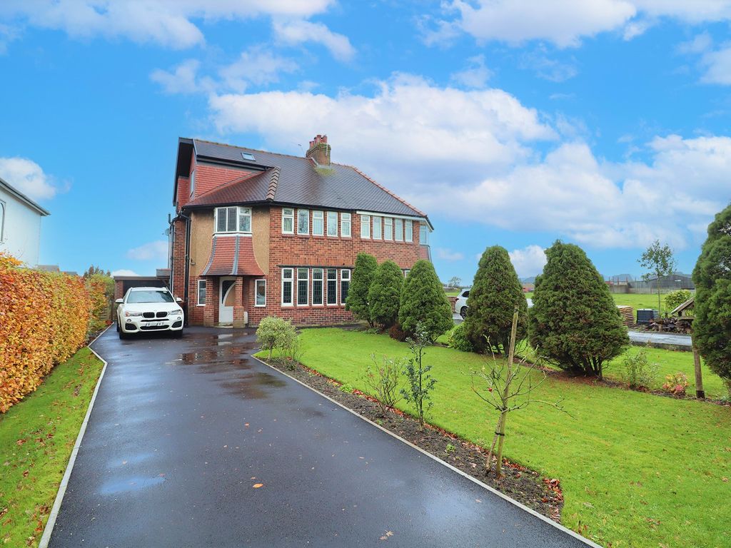 4 bed semidetached house for sale in Garstang Road, Barton PR3, £