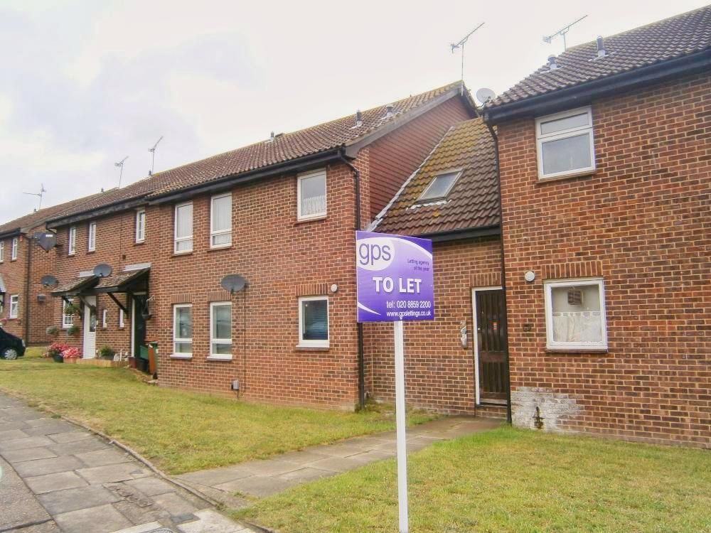 Studio to rent in Burgate Close, Crayford DA1, £900 pcm Zoopla
