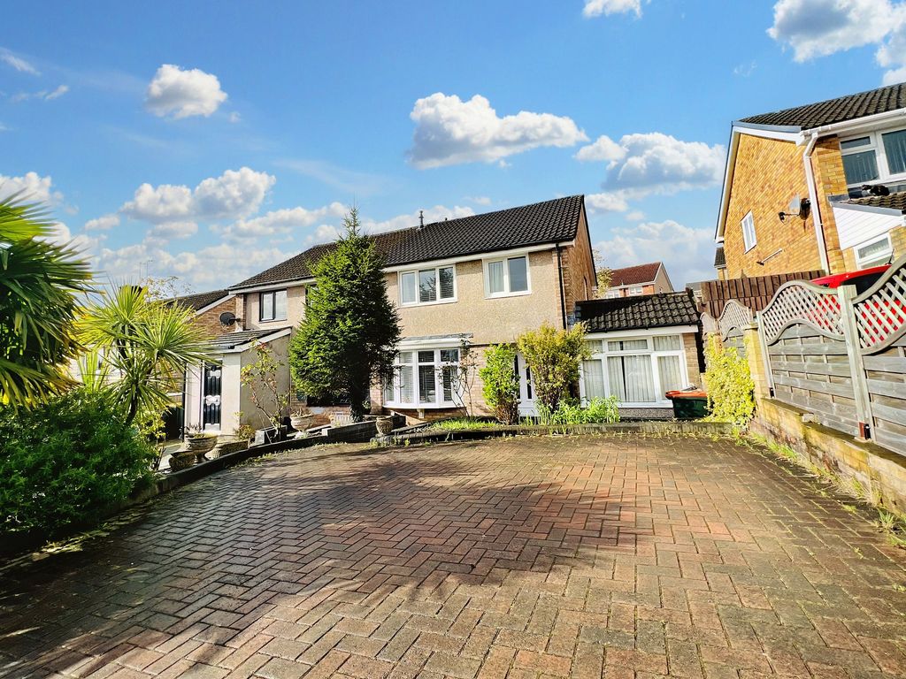 4 bed semidetached house for sale in Elm Grove, Newport NP20 Zoopla