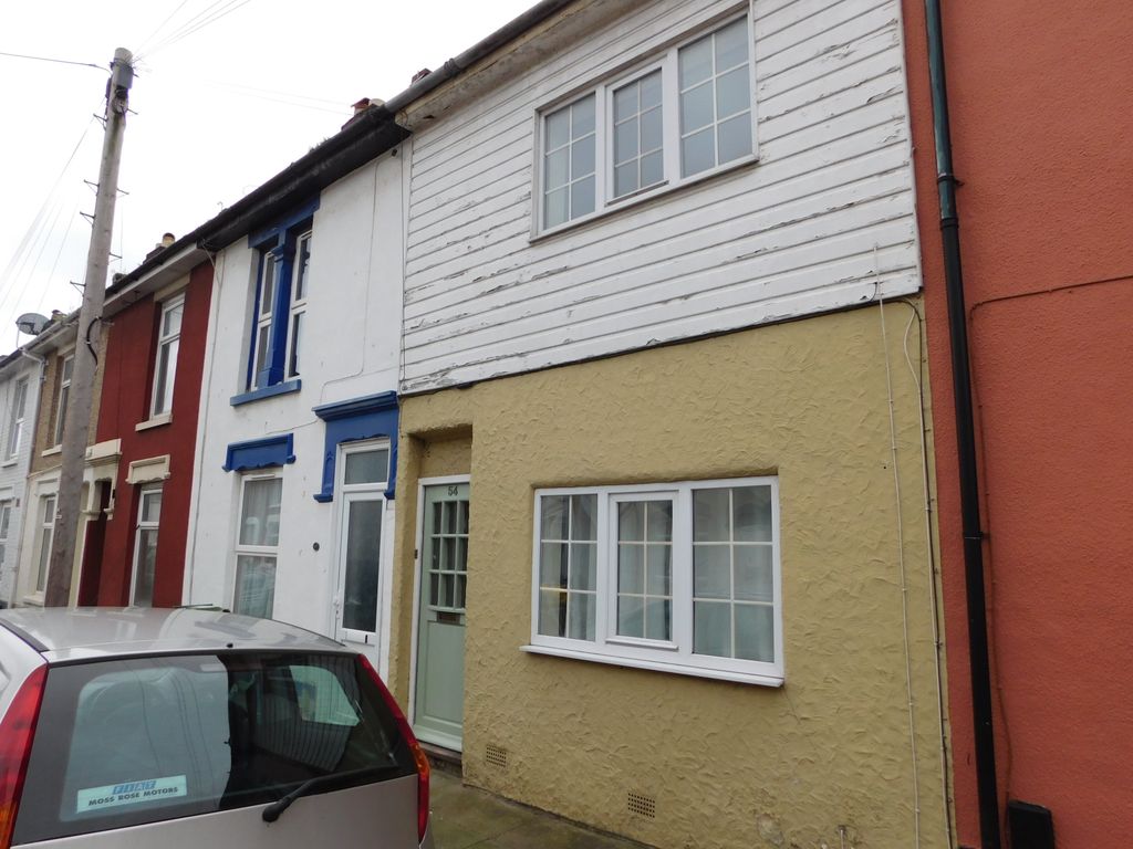 3 bed terraced house to rent in Liverpool Road, Portsmouth PO1, £1,300
