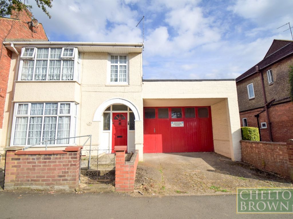 3 bed end terrace house for sale in Boughton Green Road, Northampton