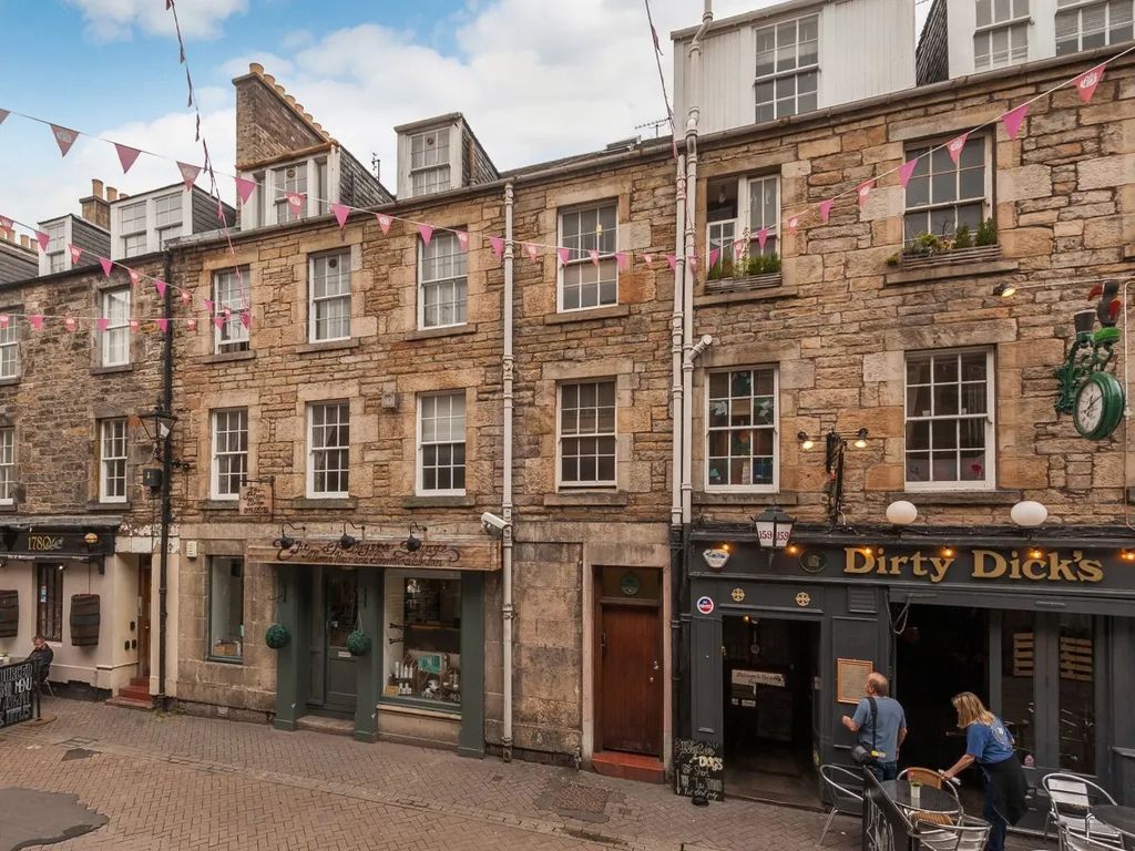 2 bed flat to rent in Rose Street, Edinburgh EH2, £1,250 pcm Zoopla
